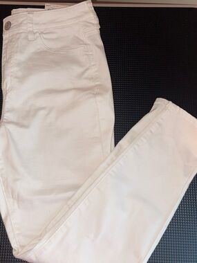 Women’s So White Ultimate high rise Jegging 11S/30W